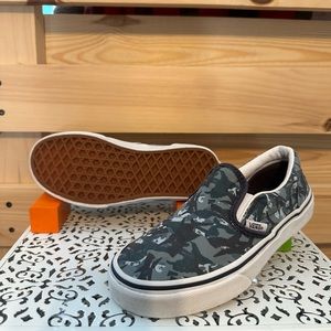 Kids Shark Print Vans Slip-ons
